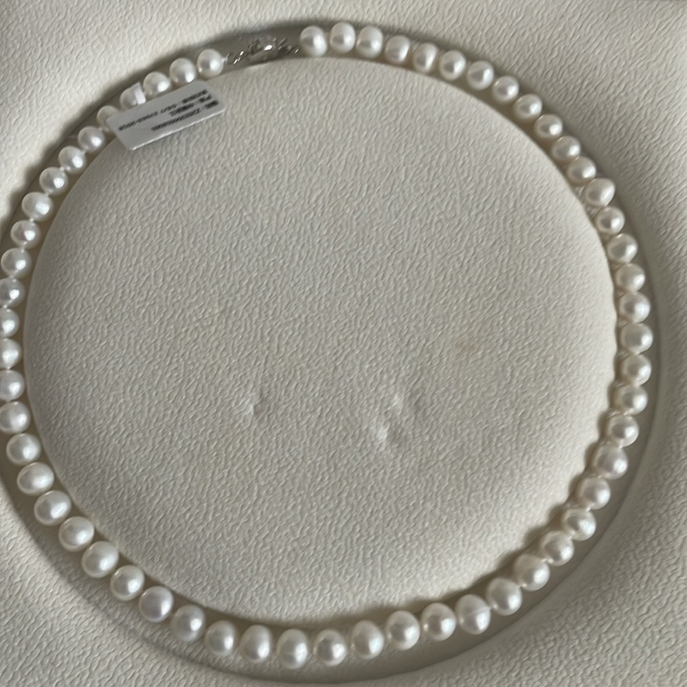 Beautiful Necklace - Picture 3 of 4